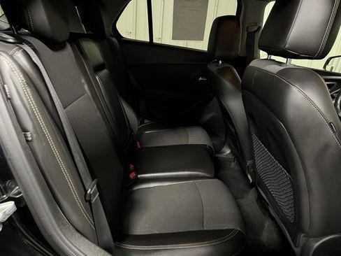 Used 2020 Chevrolet Trax LT w/ LT Convenience Package image 22