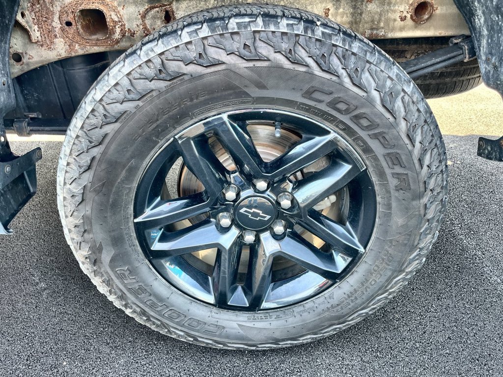 Used 2023 Chevrolet Silverado 1500 Custom Trail Boss AWD/4WD image 31