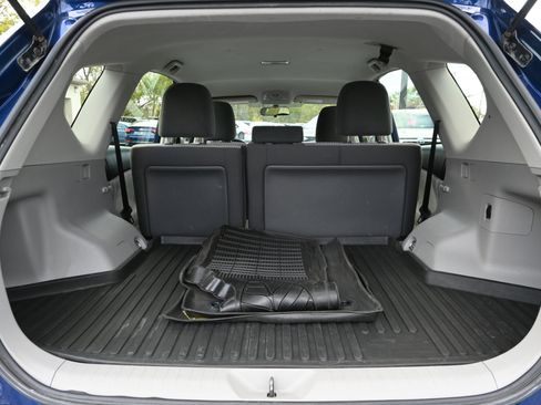 Used 2017 Toyota Prius V Three image 21