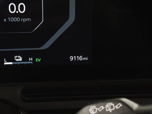 Used 2025 Kia Carnival SX Prestige image 23