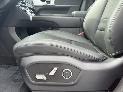 Used 2025 Hyundai Santa Fe Limited image 12