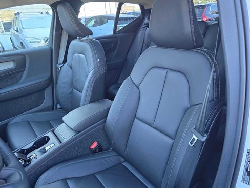 New 2026 Volvo XC40 B5 Core w/ Climate Package image 21