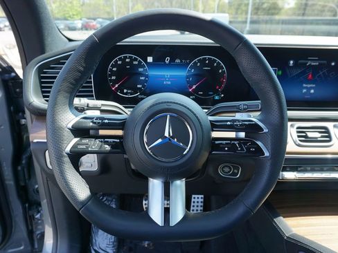 Certified 2025 Mercedes-Benz GLS 450 4MATIC image 18