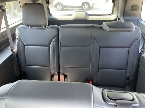 Used 2025 Chevrolet Suburban Z71 AWD/4WD image 23