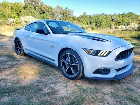 Used 2017 Ford Mustang GT Premium image 28