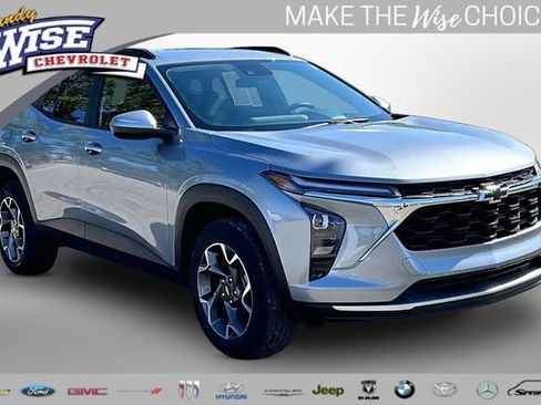 Used 2025 Chevrolet Trax LT w/ Driver Confidence Package FWD image 1