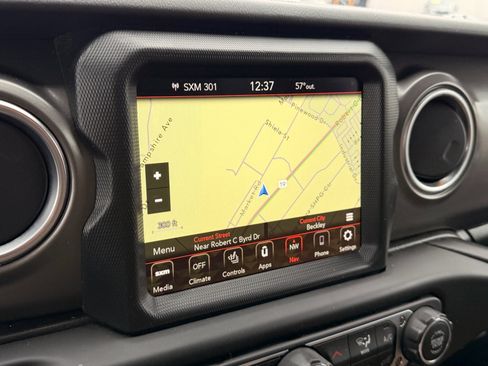 Used 2023 Jeep Wrangler Unlimited Rubicon w/ Cold Weather Group AWD/4WD image 19