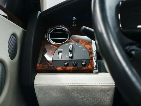 Used 2015 Rolls-Royce Ghost image 27