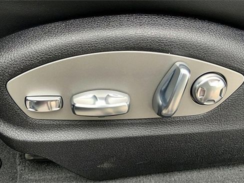 New 2025 Porsche Macan image 31