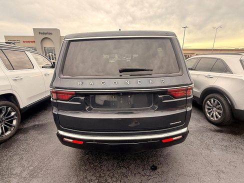 Used 2024 Jeep Wagoneer Series II w/ Flexible Seating Group AWD/4WD image 6
