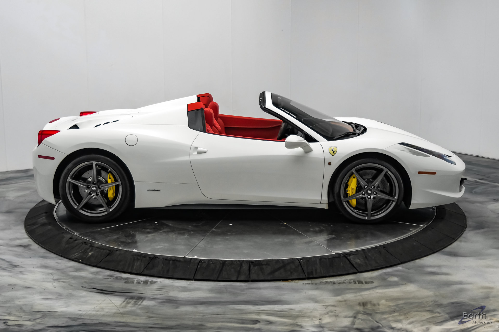 Used 2015 Ferrari 458 Spider RWD image 28