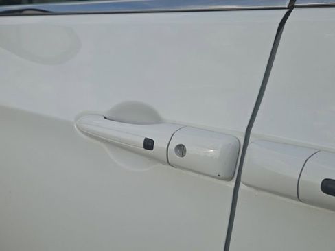 Used 2023 Chrysler Pacifica Touring-L FWD image 25