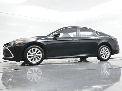 Used 2022 Toyota Camry LE FWD image 43