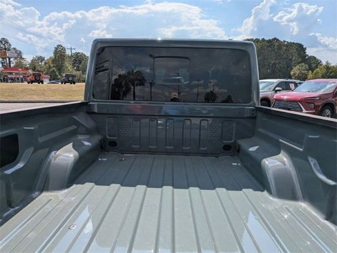 New 2025 Jeep Gladiator Sport image 31