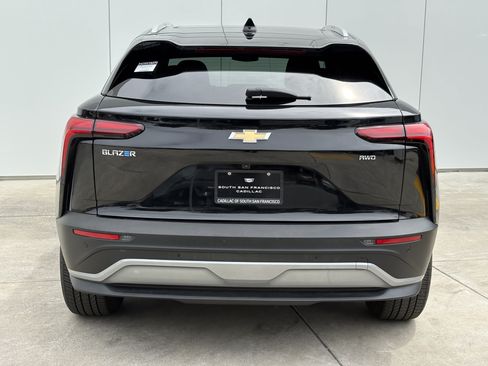 Used 2024 Chevrolet Blazer EV LT AWD/4WD image 8