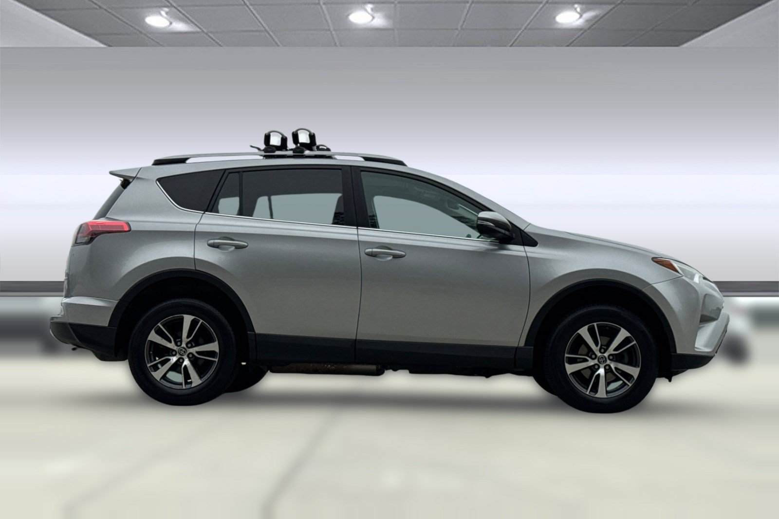 Used 2018 Toyota RAV4 XLE w/ Plus Extra Value Package AWD/4WD image 7