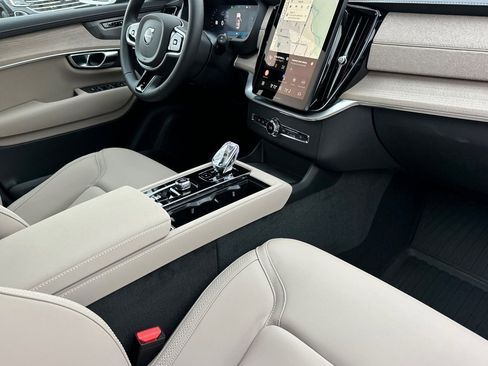 New 2026 Volvo XC90 B6 Plus w/ Protection Package Premier image 15