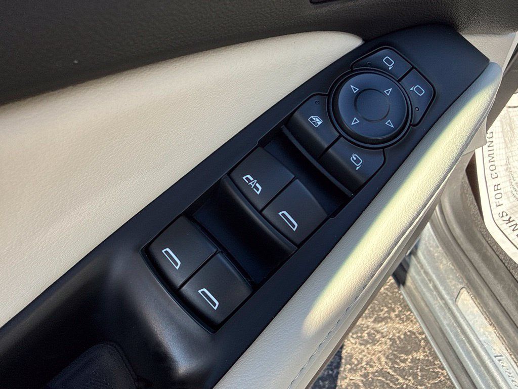 Used 2024 Buick Enclave Avenir w/ Avenir Technology Package AWD/4WD image 23