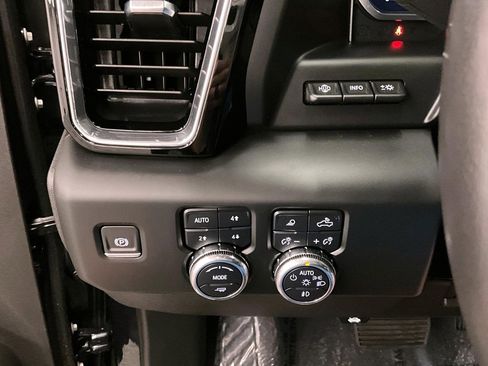 Used 2024 GMC Sierra 3500 Denali Ultimate AWD/4WD image 42