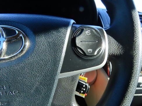 Used 2013 Toyota Camry LE image 29