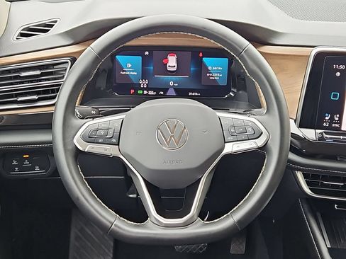 Used 2025 Volkswagen Atlas SE FWD image 23