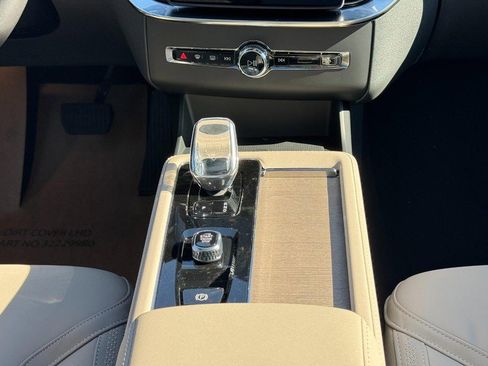 New 2026 Volvo XC90 T8 Plus w/ Protection Package Premier image 9