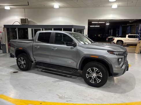 Used 2024 GMC Canyon AT4 w/ Technology Package AWD/4WD image 9