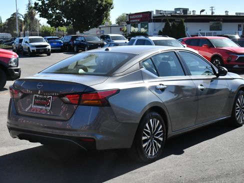 Used 2025 Nissan Altima 2.5 SV FWD image 8