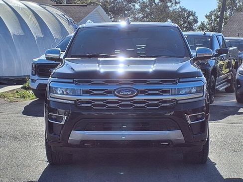 Used 2022 Ford Expedition Platinum image 2