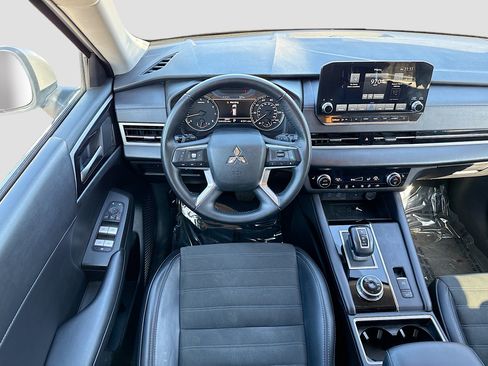 Used 2024 Mitsubishi Outlander SE Black Edition image 18