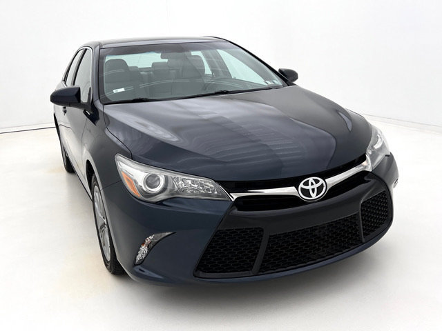 Used 2017 Toyota Camry SE FWD image 3