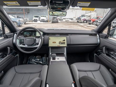 New 2025 Land Rover Range Rover SE image 17