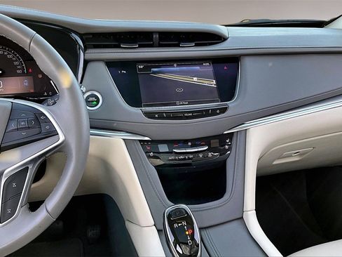 Used 2017 Cadillac XT5 Premium Luxury image 6