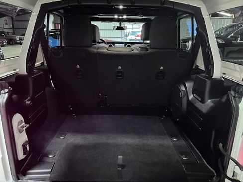 Used 2021 Jeep Wrangler Unlimited Sahara w/ Uconnect 4C Nav & Sound Group AWD/4WD image 4