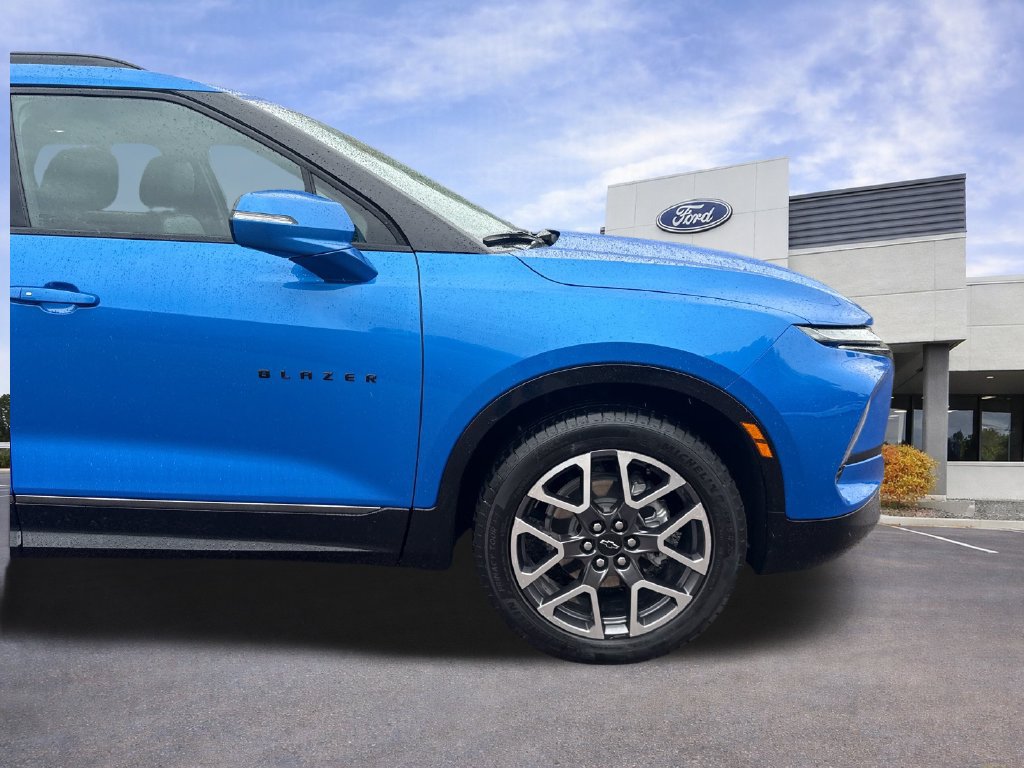 Used 2025 Chevrolet Blazer RS FWD image 35