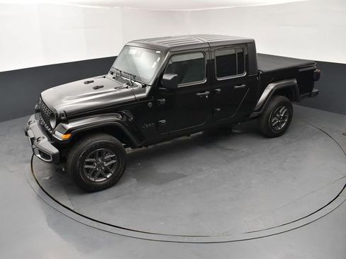 Used 2024 Jeep Gladiator Sport image 15