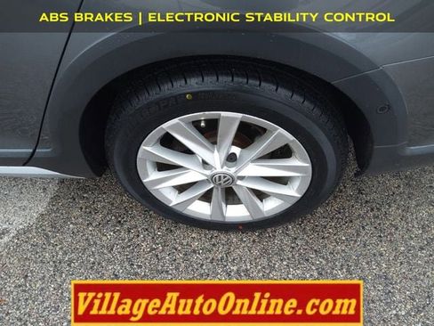 Used 2017 Volkswagen Golf Alltrack SE image 10