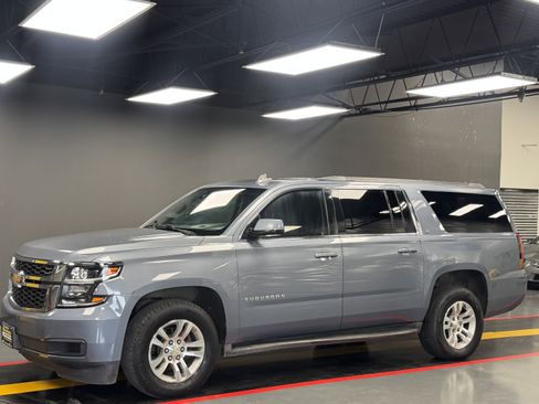 Used 2016 Chevrolet Suburban LT RWD image 1
