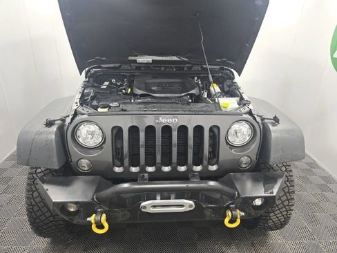 Used 2018 Jeep Wrangler Rubicon w/ Power Convenience Group AWD/4WD image 11