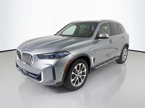 Used 2025 BMW X5 xDrive50e image 1