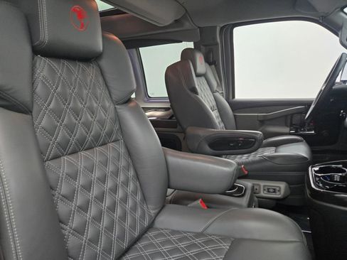 Used 2023 GMC Savana 2500 image 36