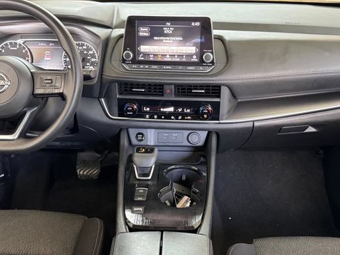 Used 2024 Nissan Rogue SV FWD image 3