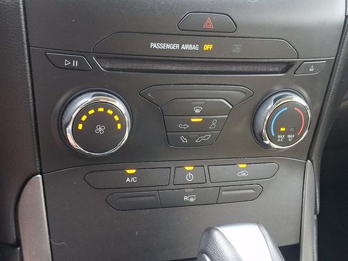 Used 2018 Ford Edge SE AWD/4WD image 16
