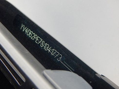 Certified 2025 Volvo XC90 B6 Plus image 31