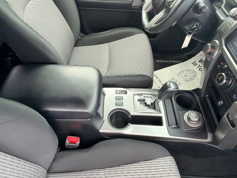 Used 2018 Toyota 4Runner SR5 AWD/4WD image 37