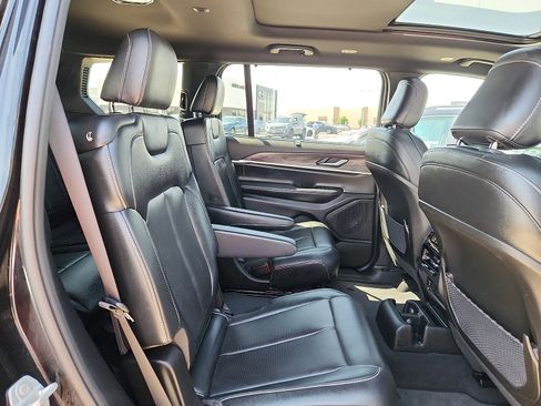 Used 2024 Jeep Grand Cherokee L Limited w/ Luxury Tech Group II AWD/4WD image 14