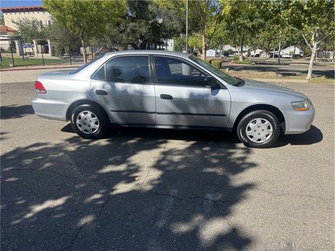 Used 2001 Honda Accord DX image 8