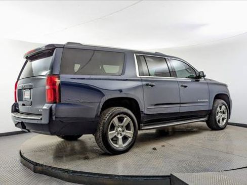 Used 2018 Chevrolet Suburban Premier image 8