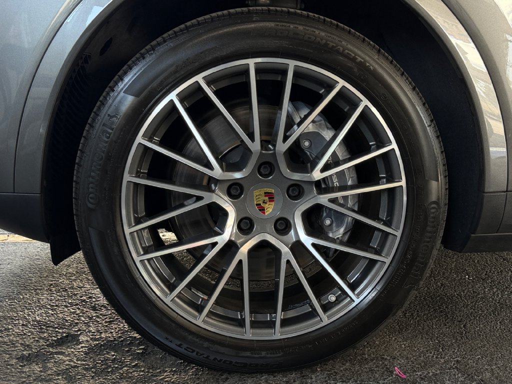 Used 2022 Porsche Cayenne AWD/4WD image 44
