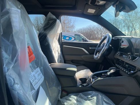 New 2026 Chevrolet Colorado ZR2 image 11